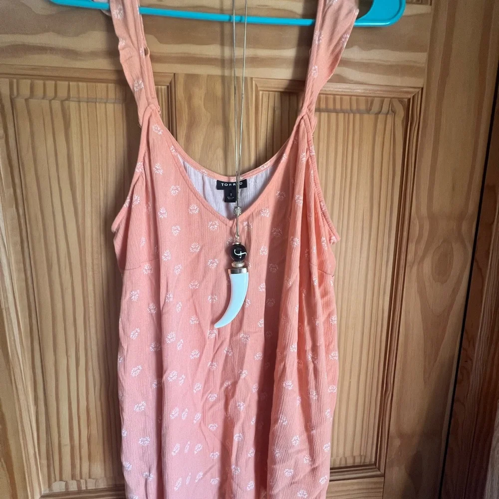 Torrid Peach Floral Top Size 1 - Picture 3 of 3
